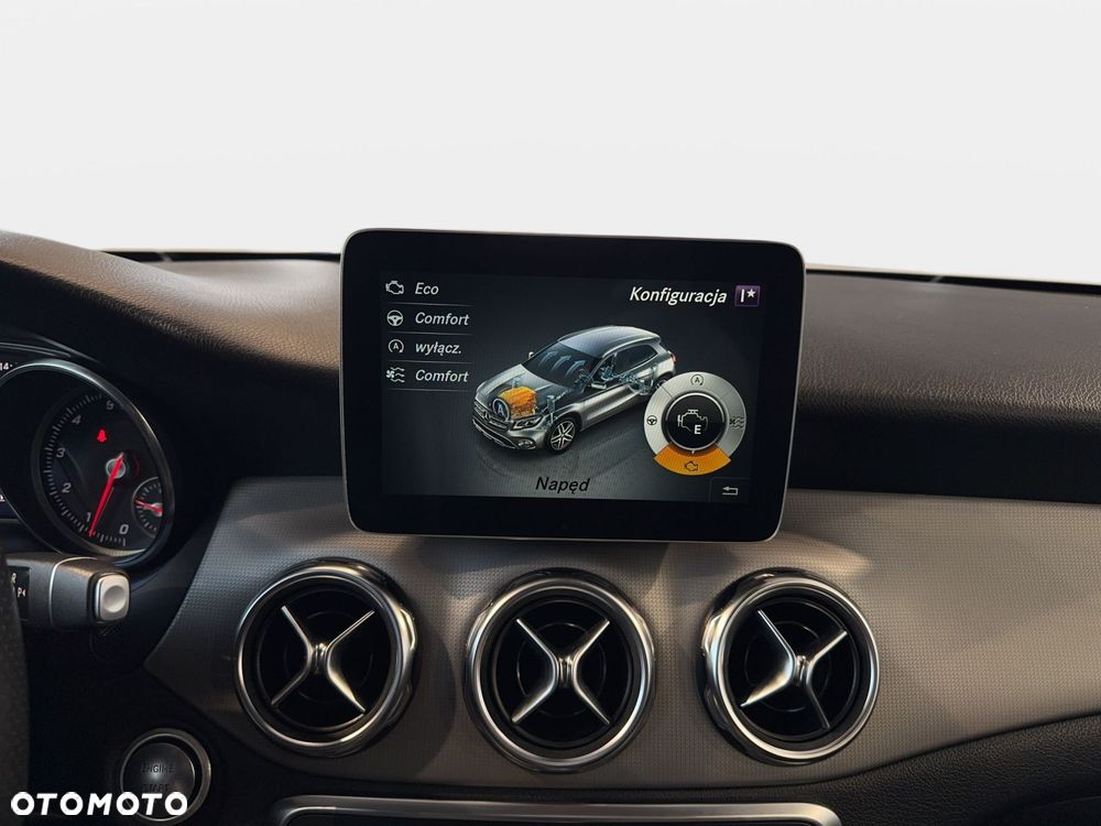 Mercedes-Benz GLA - 24