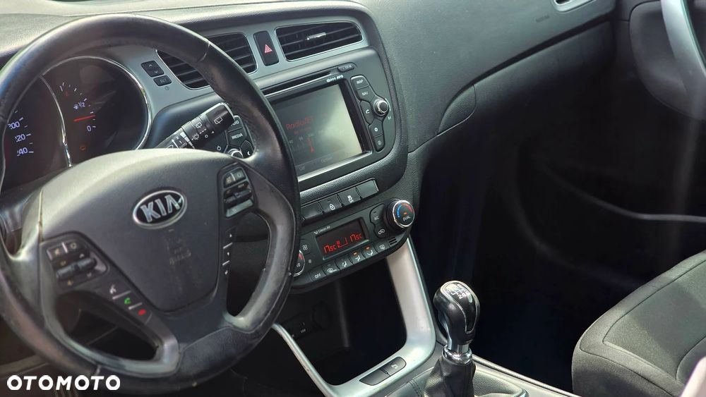 Kia Ceed 1.6 CRDi 115 Dream-Team Edition - 23