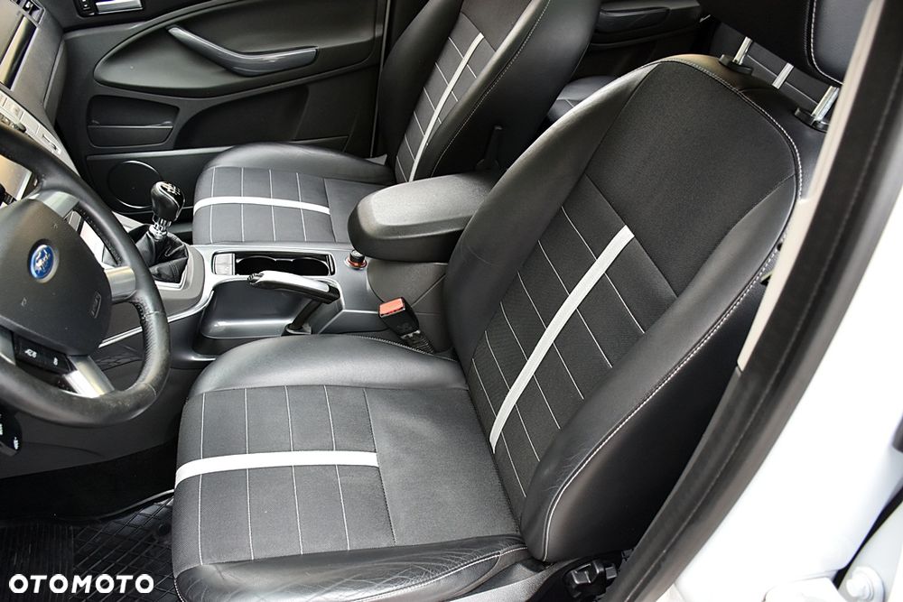 Ford Kuga 2.0 TDCi 4x4 Titanium - 28