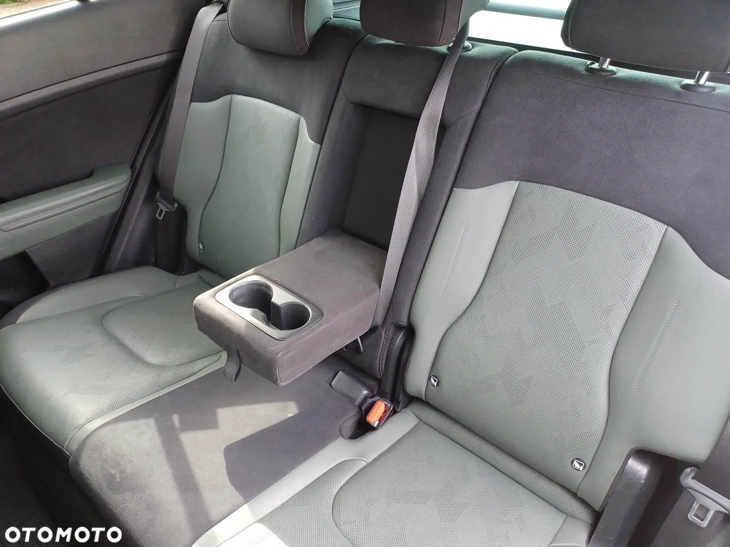 Kia Sportage 1.6 T-GDI HEV Anniversary 2WD - 16
