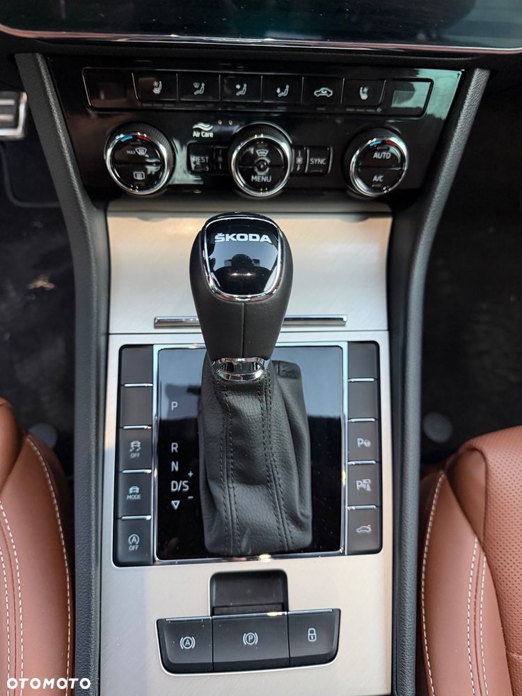Skoda Superb 2.0 TSI L&K DSG - 9