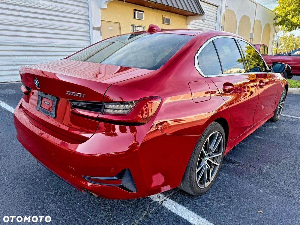 BMW Seria 3 330i M Sport - 4