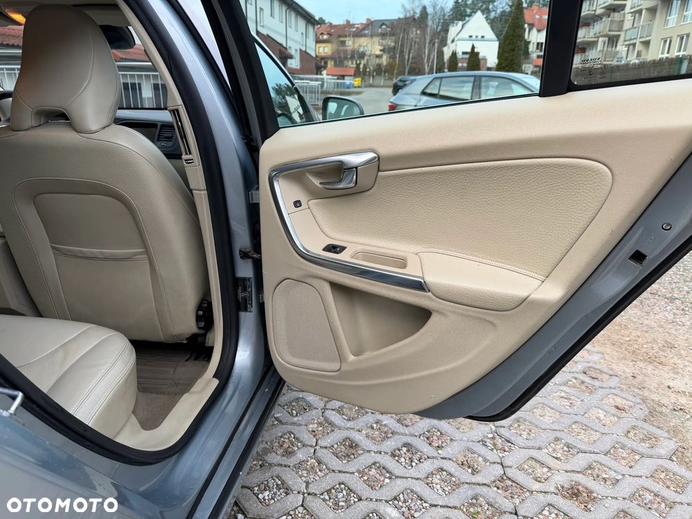 Volvo V60 T4 Summum - 11