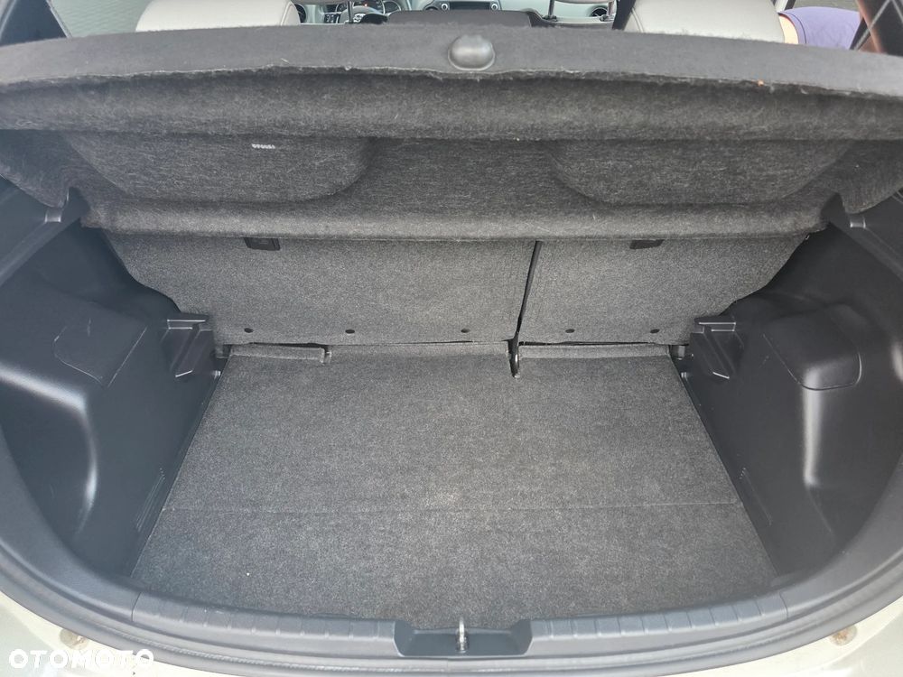 Toyota Yaris 1.33 Selection Platinum - 23