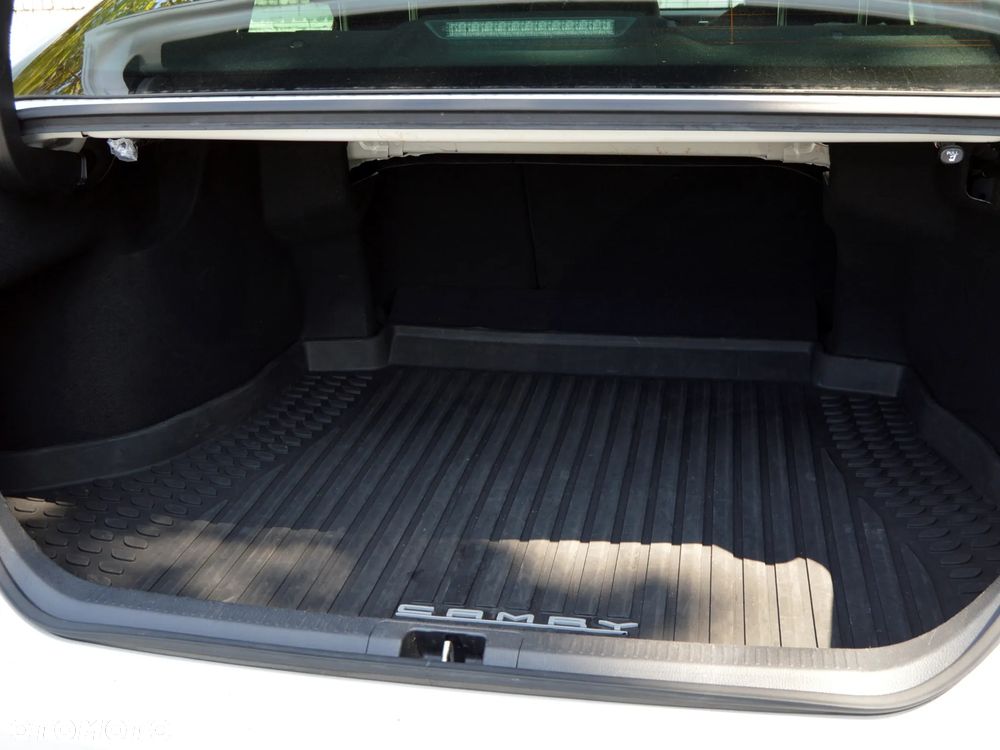 Toyota Camry 2.5 Hybrid Executive CVT - 10