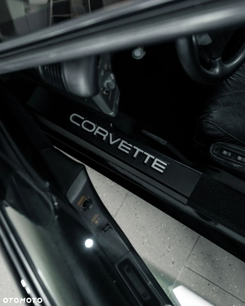 Chevrolet Corvette - 15