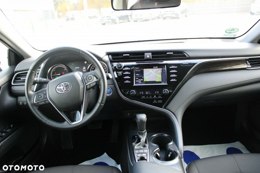 Toyota Camry - 17