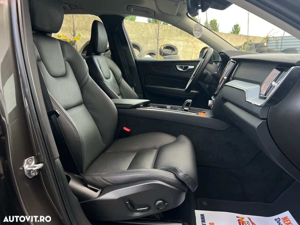 Volvo XC 60 B4 D AWD Geartronic Momentum Pro - 9