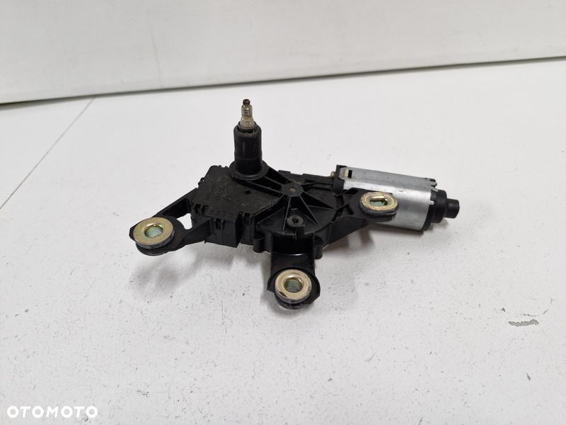 AUDI A3 8P A4 B7 SILNICZEK WYCIERACZKI KLAPY BAGAŻNIKA TYŁ 8E9955711C - 1