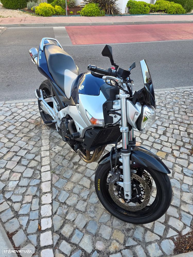 Suzuki GSR - 2