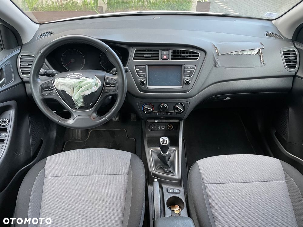Hyundai i20 1.2 YES Gold - 16