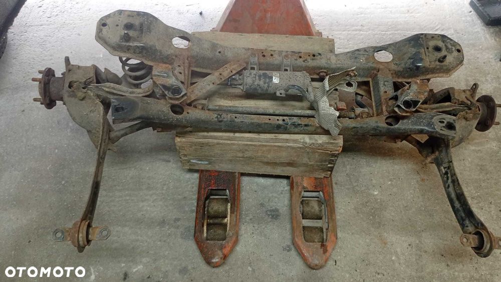Belka wózek zawieszenia tylnego Ford FOCUS MK2 - 1