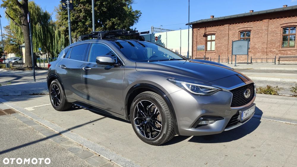 Infiniti Q30 1.5d DCT Premium City Black - 21
