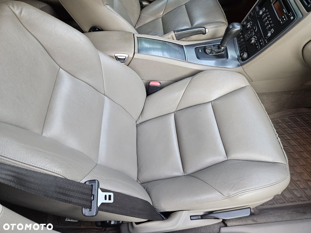Volvo V70 2.5T AWD Summum - 36