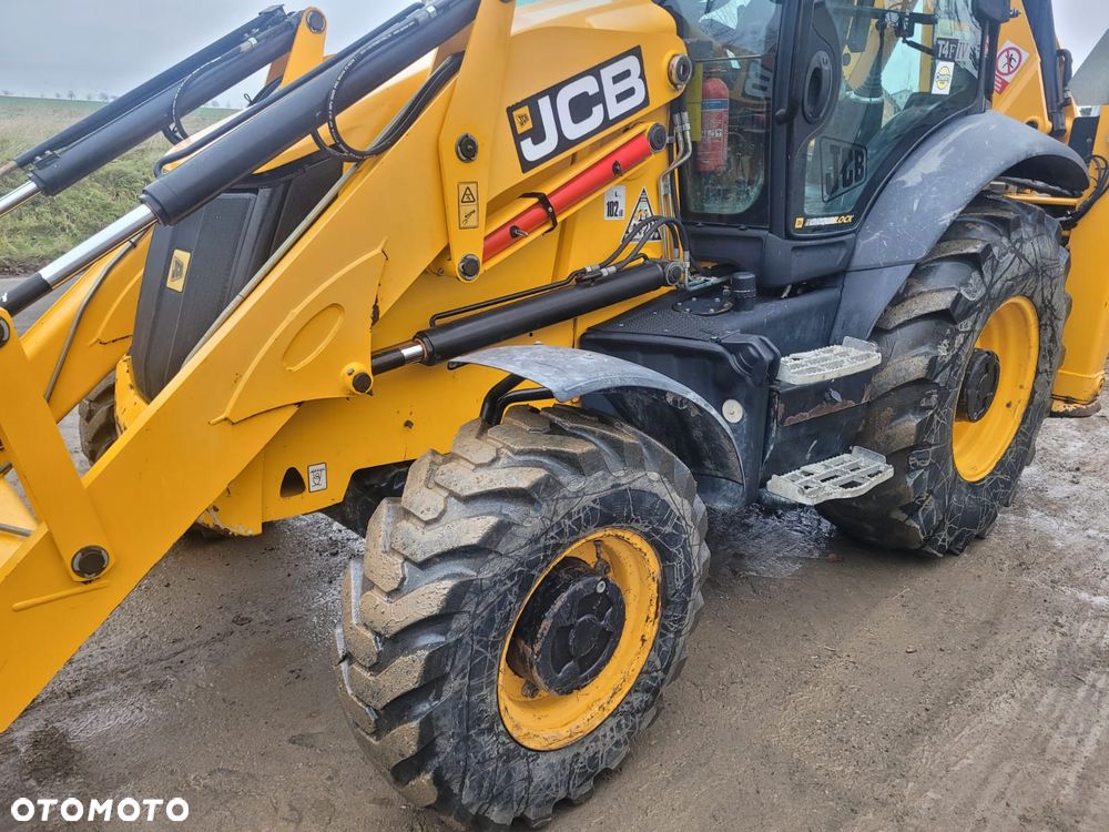 JCB 3CX - 4