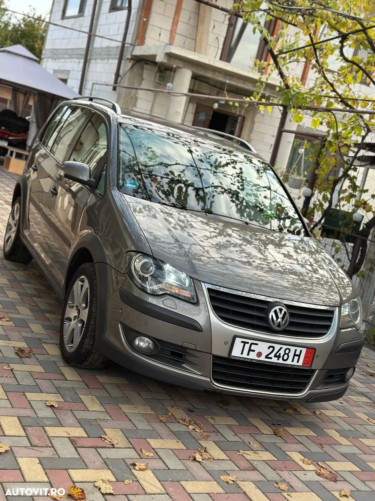 Volkswagen Touran 2.0 TDI DPF DSG Cross - 4