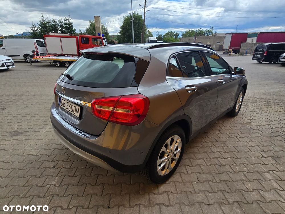 Mercedes-Benz GLA - 7