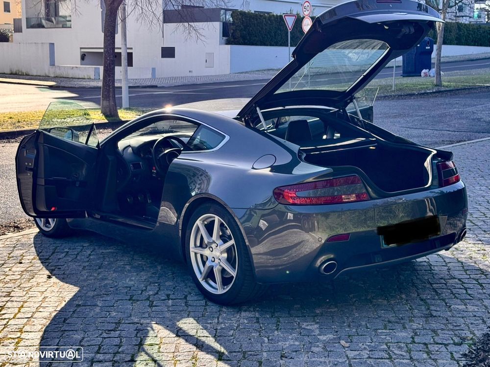 Aston Martin Vantage Coupe - 19