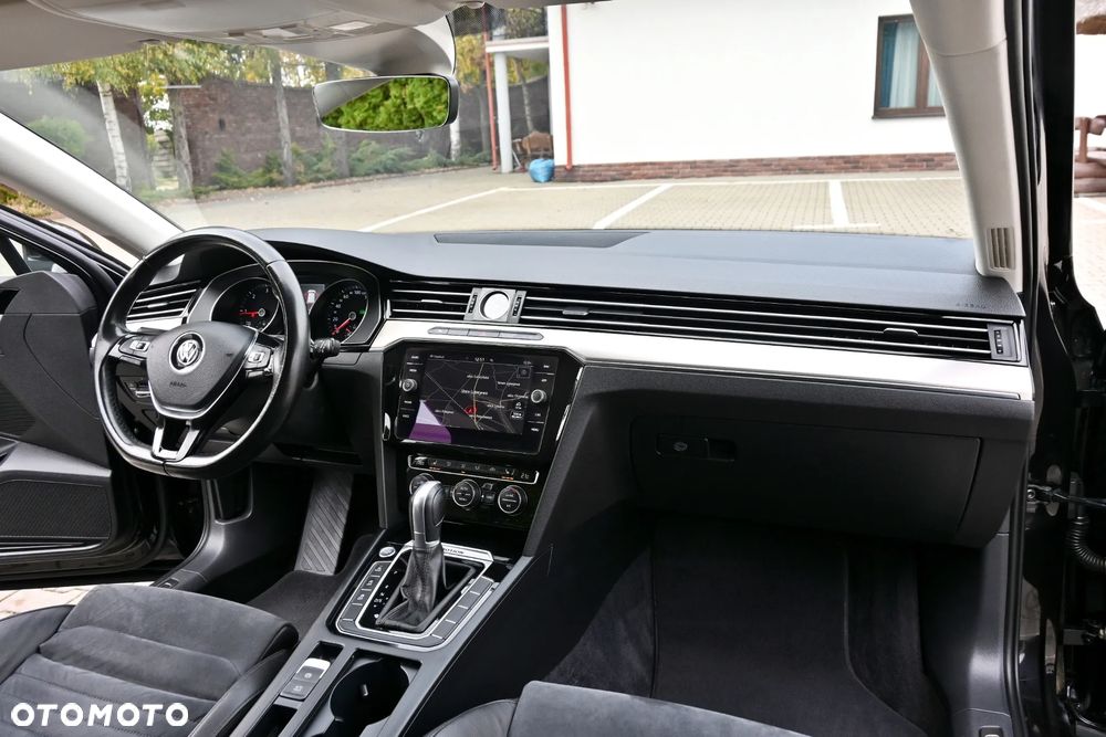 Volkswagen Passat 2.0 TDI SCR 4Motion DDG Highline - 27