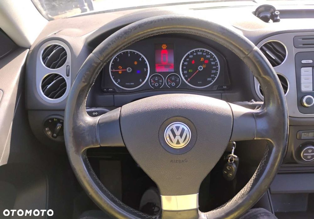 Volkswagen Tiguan - 12