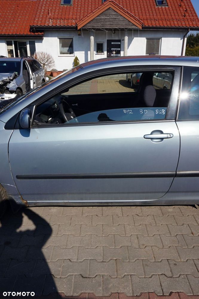 DRZWI PRZEDNIE LEWE COROLLA E12 3D HB 8Q3  SREBRNY TOYOTA 2001-2004 - 1