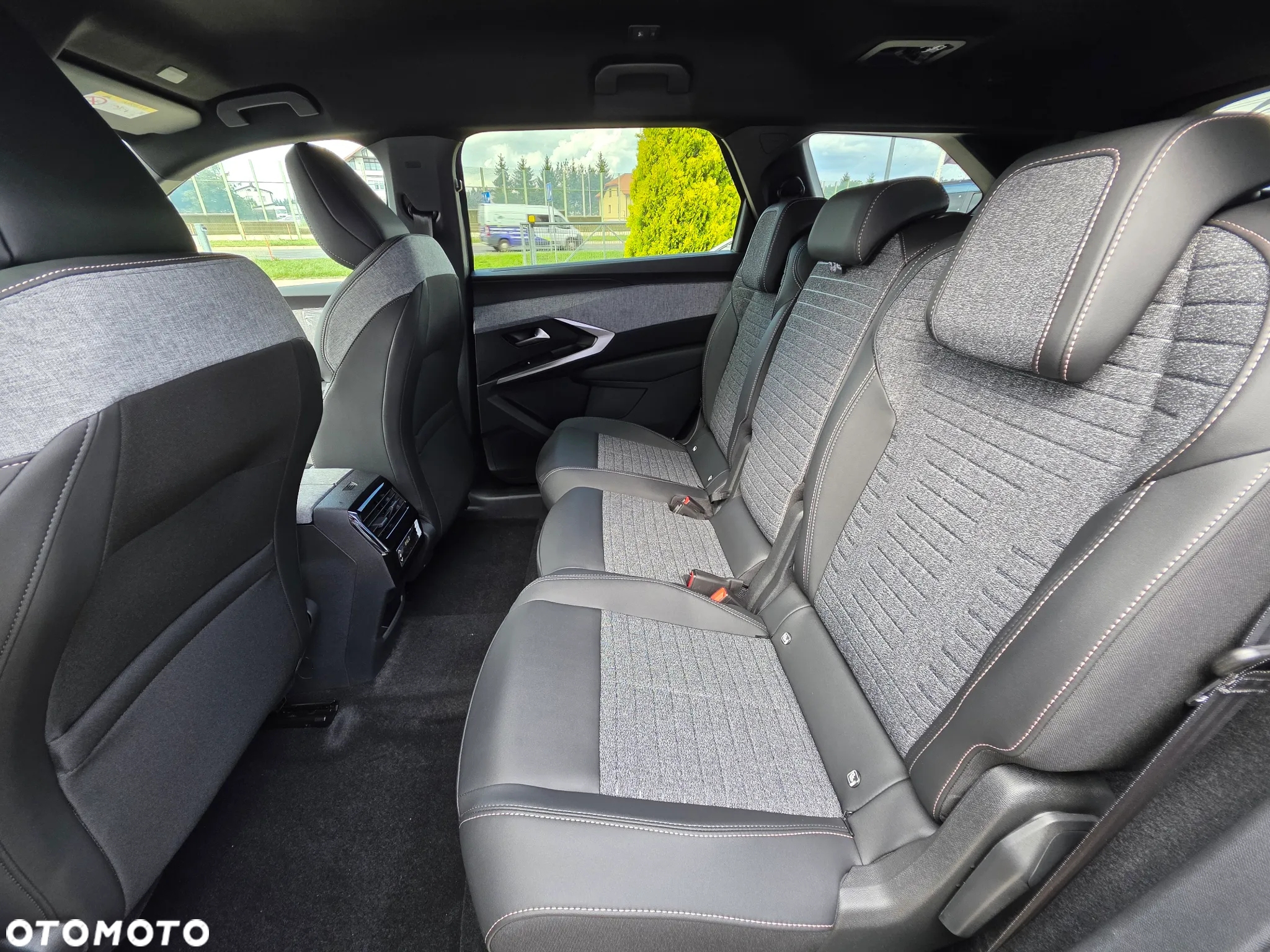 Peugeot 5008 1.2 PureTech mHEV Allure S&S e-DCS6 - 13