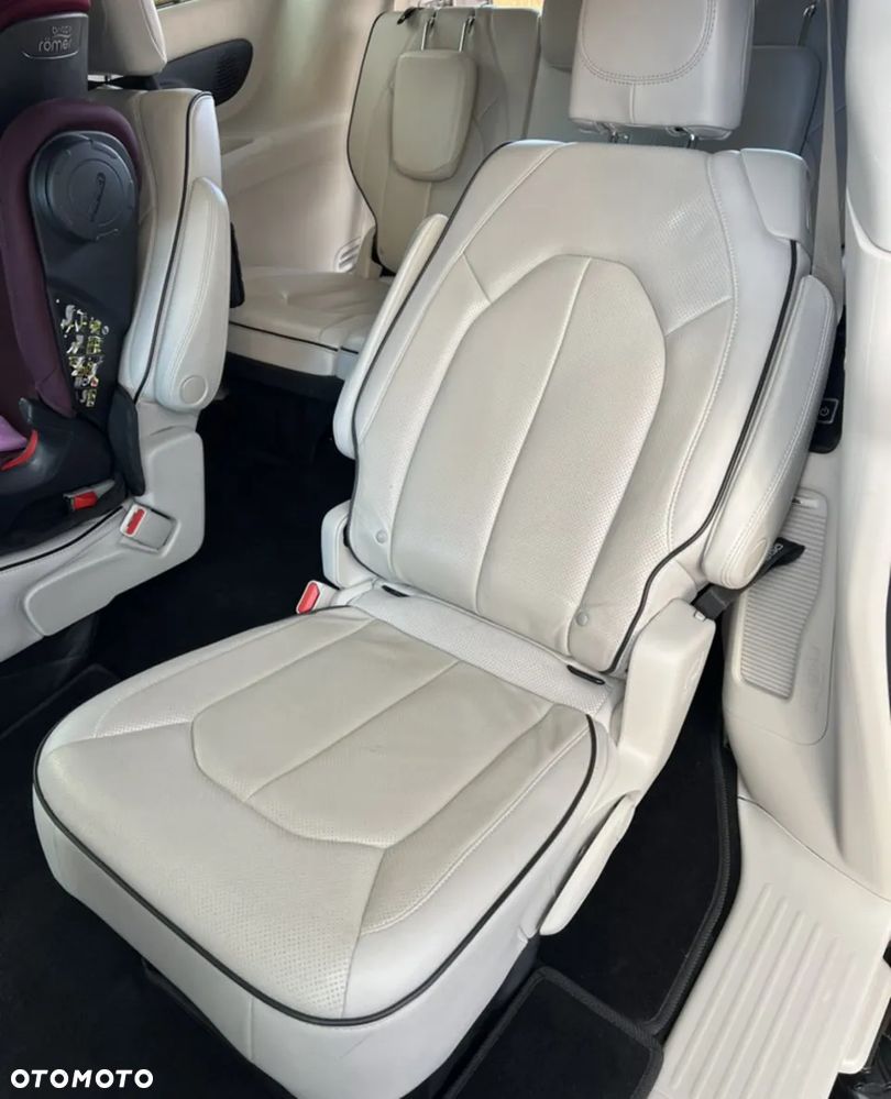 Chrysler Pacifica - 11