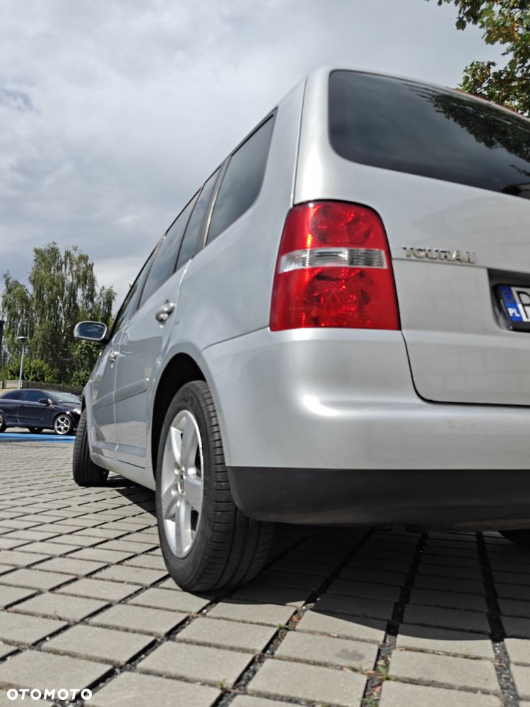 Volkswagen Touran - 38