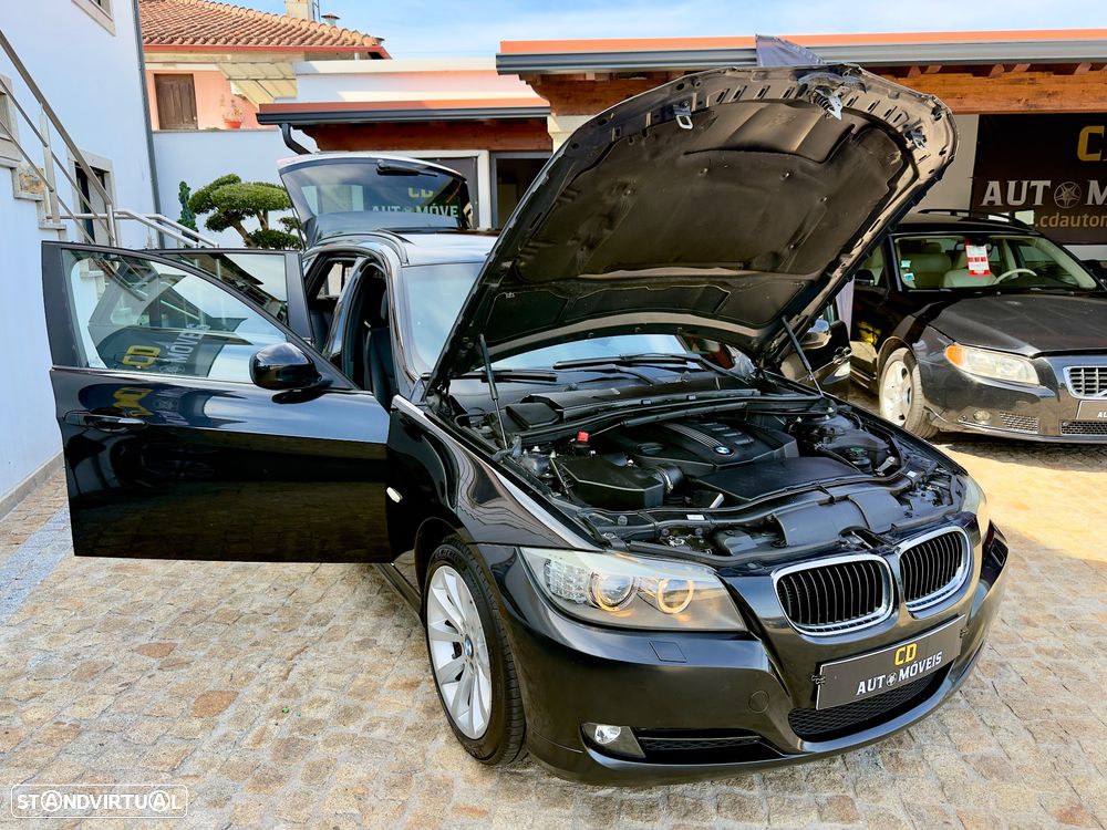 BMW 320 d Navigation Sport - 32