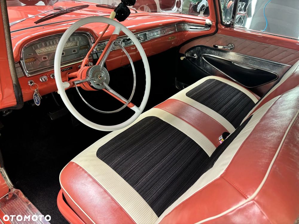 Ford Fairlane - 12