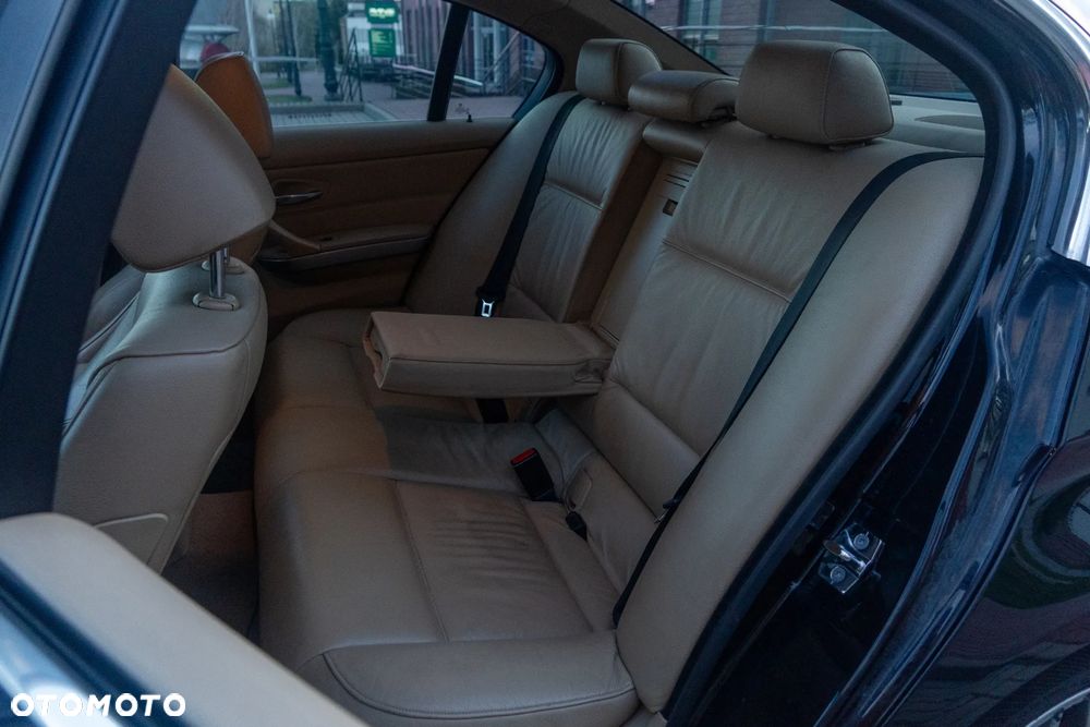 BMW Seria 3 330i - 17