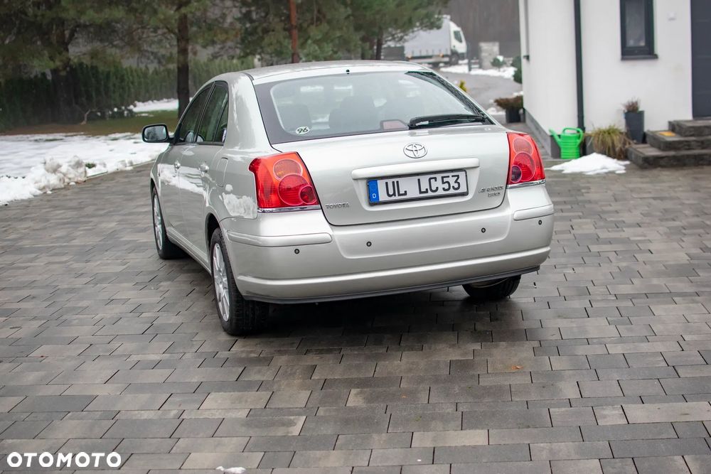 Toyota Avensis - 25