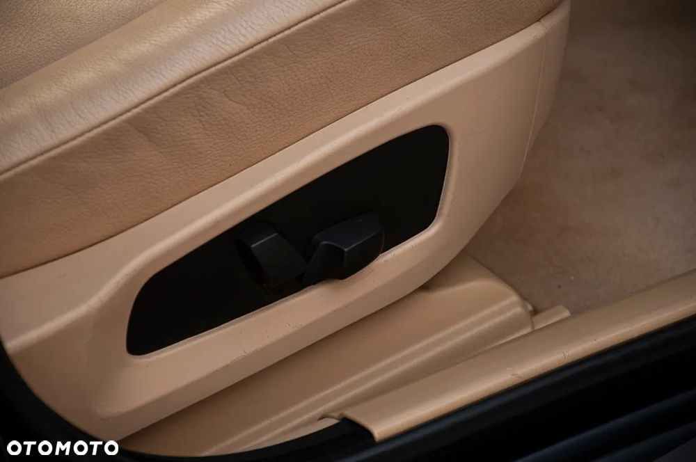 BMW Seria 5 525d - 37
