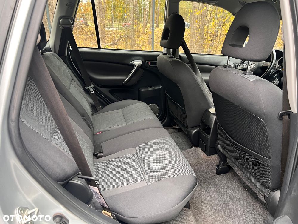 Toyota RAV4 2.0 VVT-i 4x4 - 13