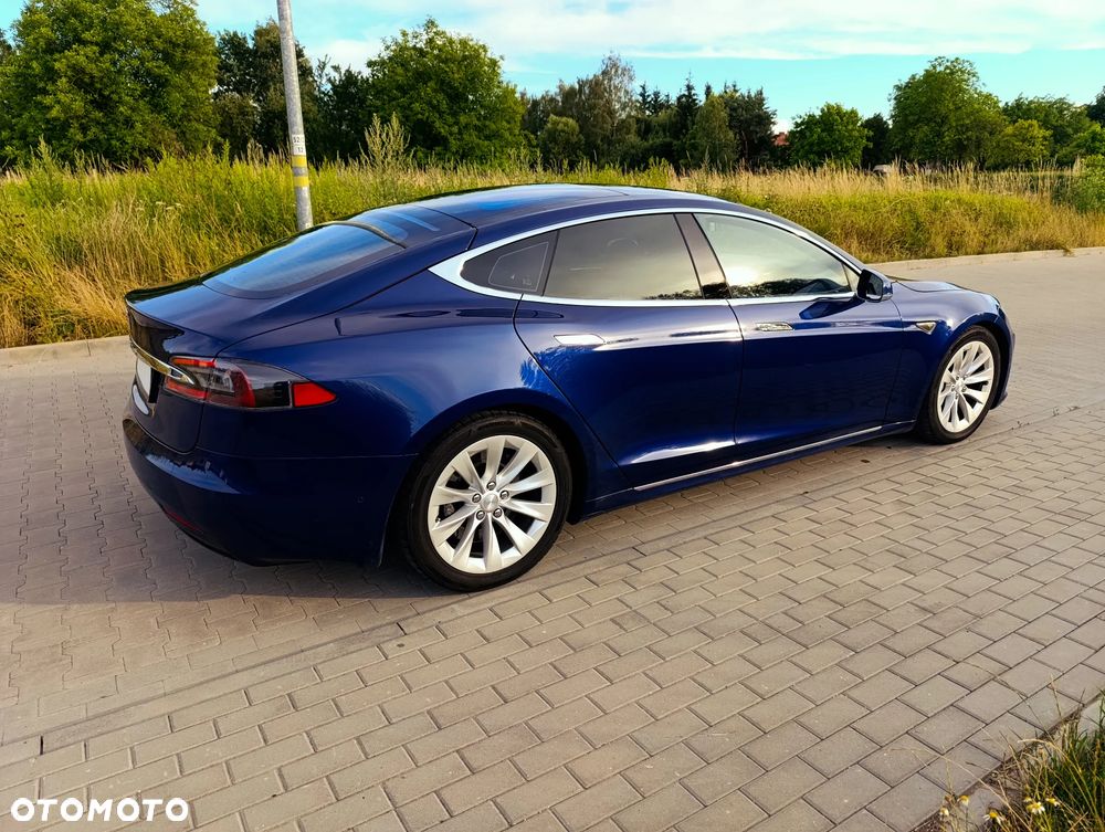 Tesla Model S - 14