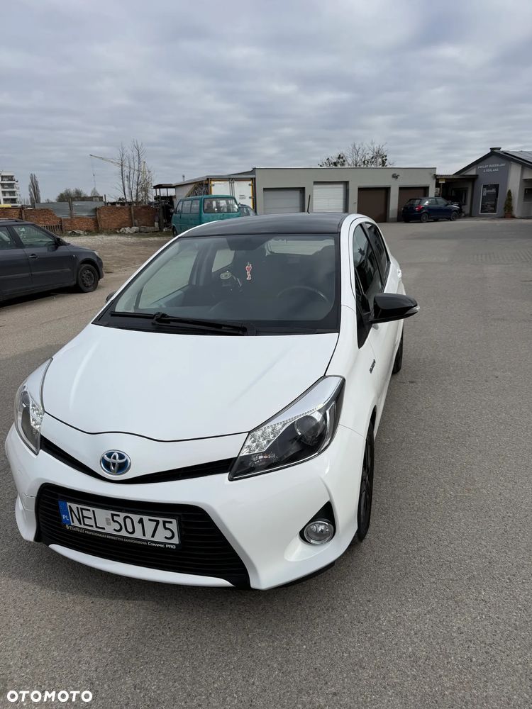 Toyota Yaris Hybrid 100 Sol - 1