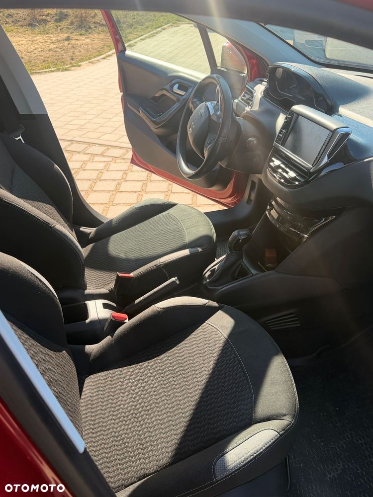 Peugeot 208 - 16