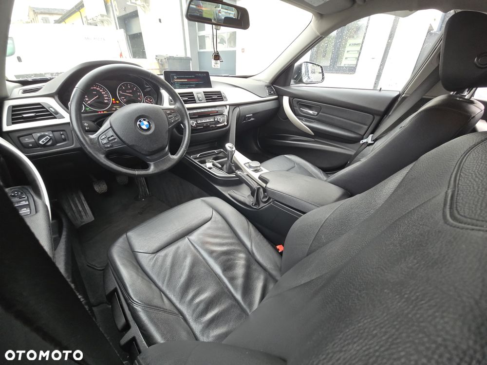 BMW Seria 3 318d Touring Sport Line - 18