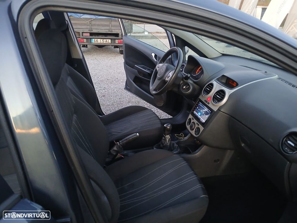Opel Corsa 1.2 16V Cosmo - 4