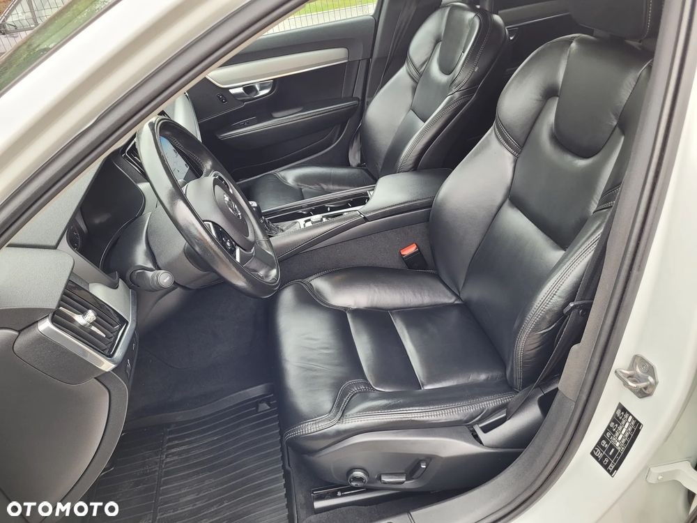 Volvo V90 Cross Country - 10