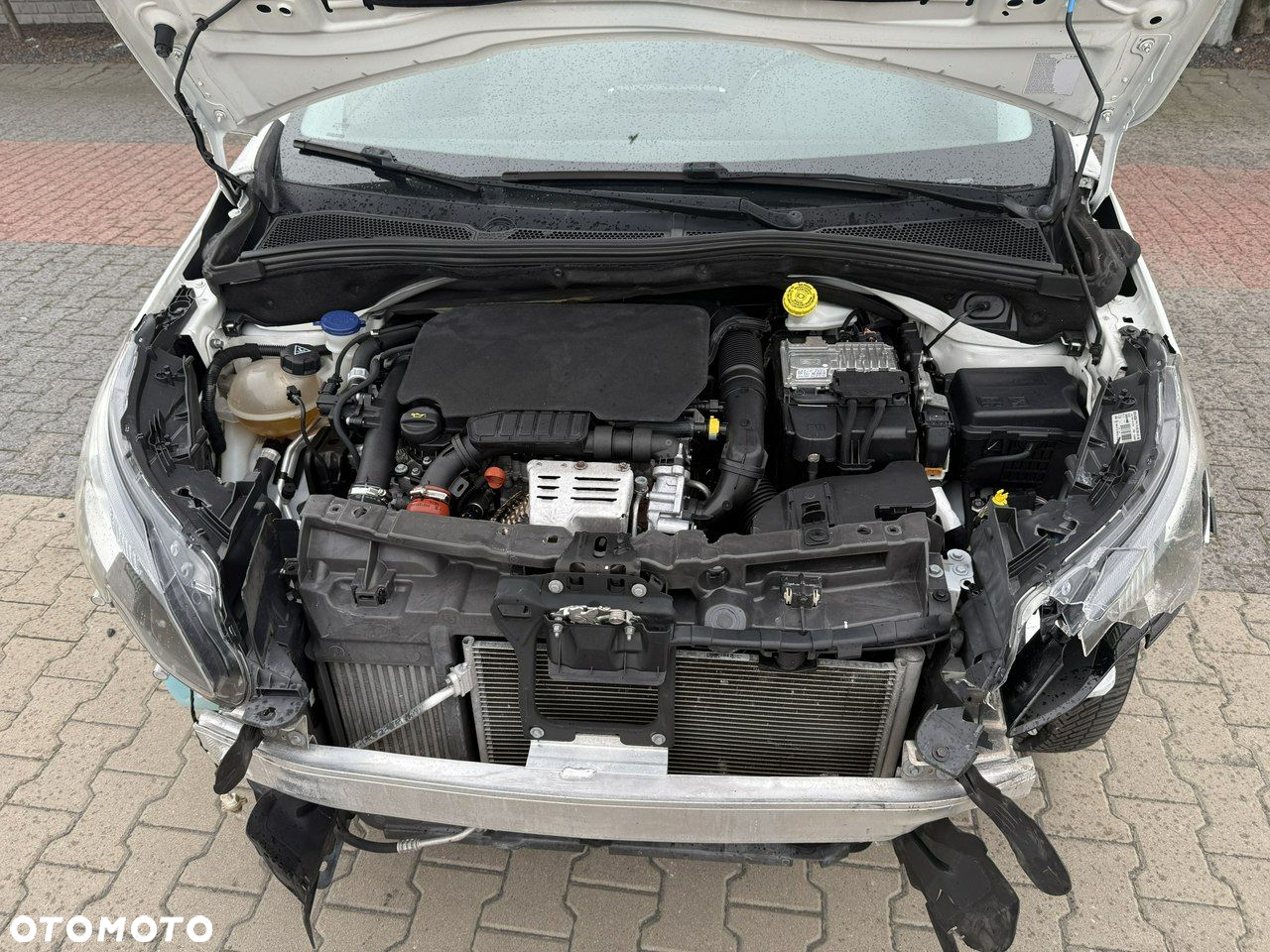 Peugeot 2008 - 11