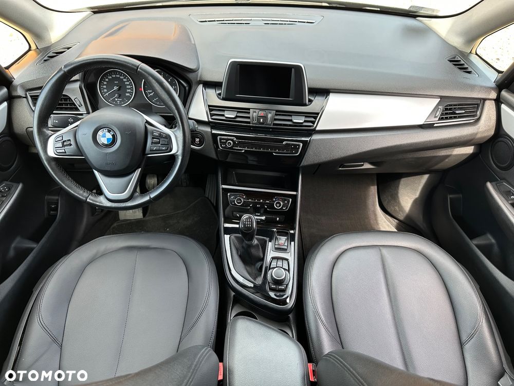 BMW Seria 2 218d - 23