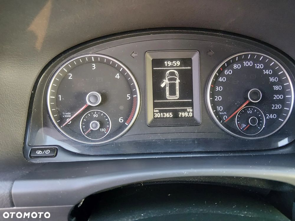 Volkswagen Touran 2.0 TDI DPF BlueMotion Technology DSG Comfortline - 8
