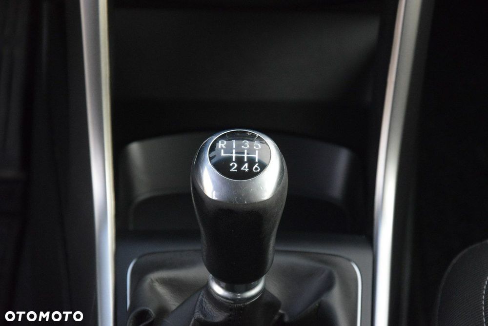 Hyundai i30 1.6 CRDi Fifa World Cup Edition - 27