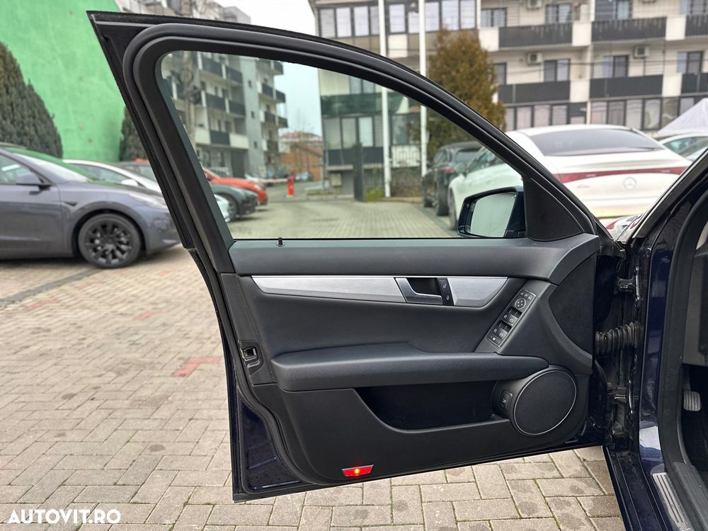 Mercedes-Benz C 180 CGI BlueEFFICIENCY - 36