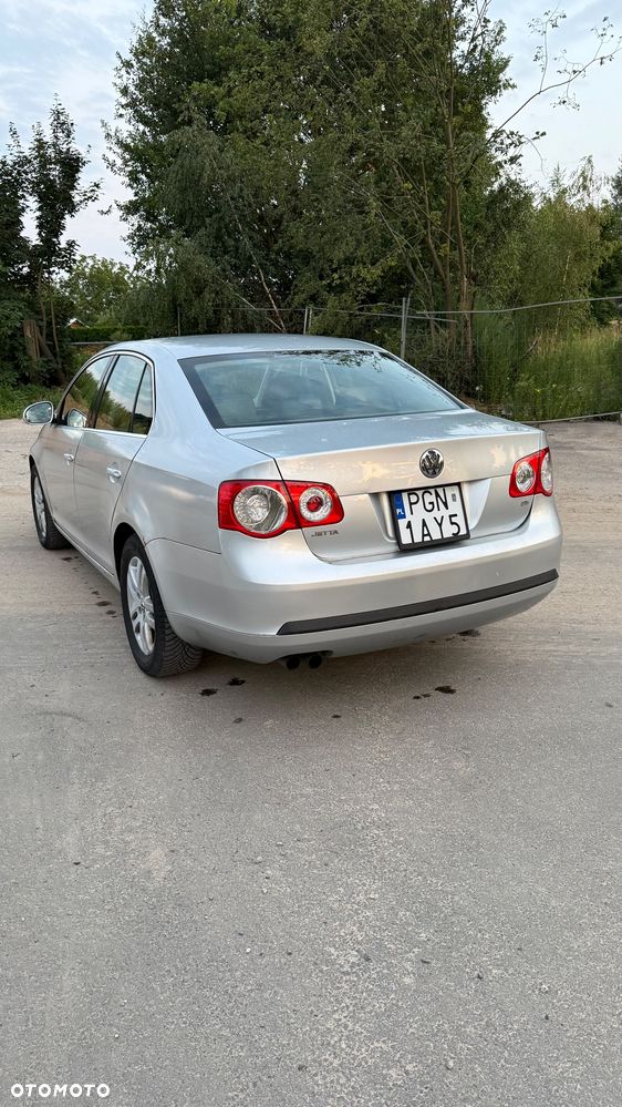 Volkswagen Jetta - 5