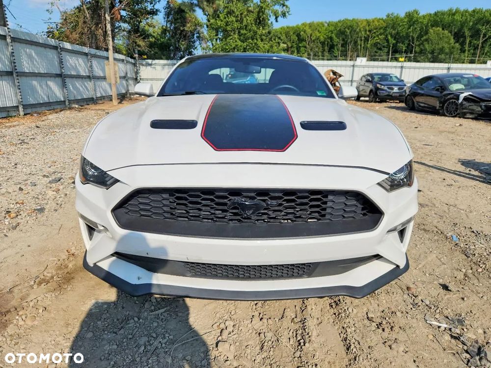 Ford Mustang - 5