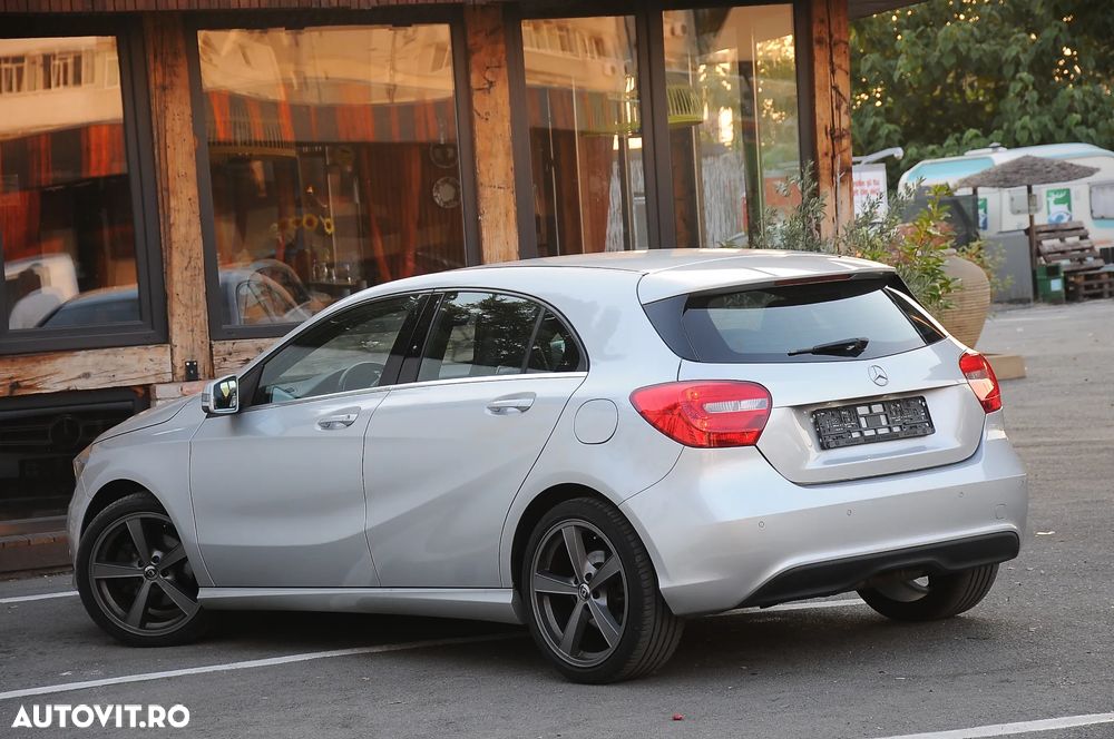 Mercedes-Benz A 180 AMG Line - 9