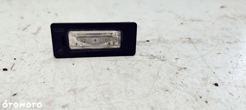 LAMPKA OŚWIETLENIA TABLICY AUDI A4 B8 A5 8T0943021 - 1