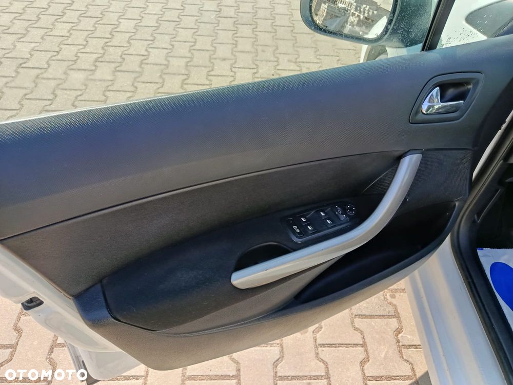 Peugeot 308 120 VTi Style - 17